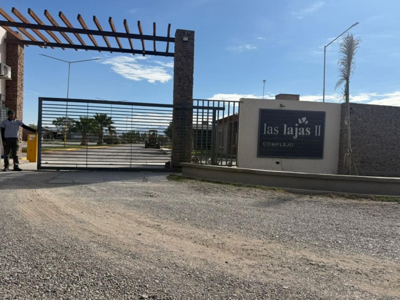 Venta De Hermosa Casa En B° La Laja Ii ** Pegado Al Nuevo Complejo Comercial ***