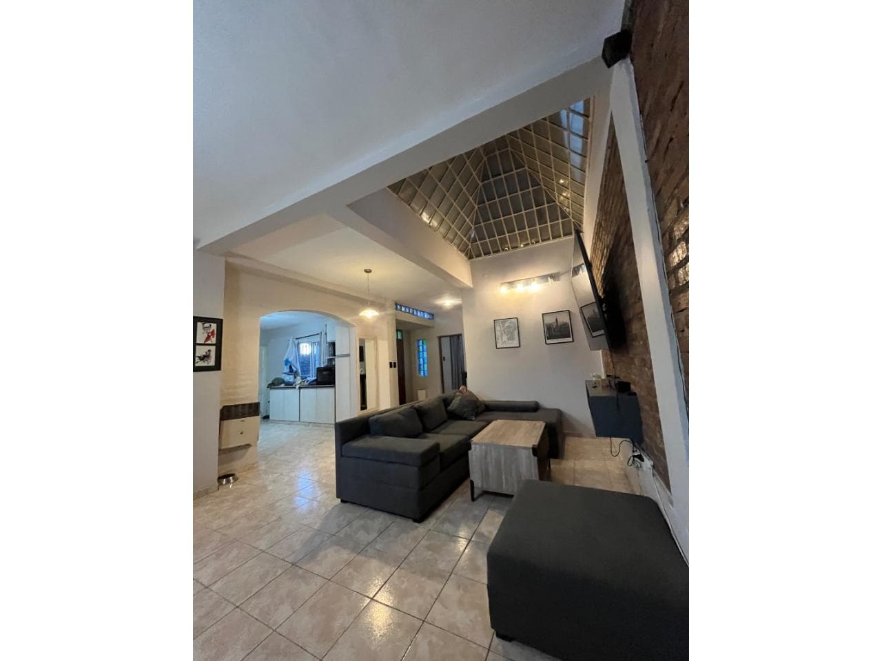 Venta. Casa 4 Dormitorios 2 Baños A Metros De Av Mendoza