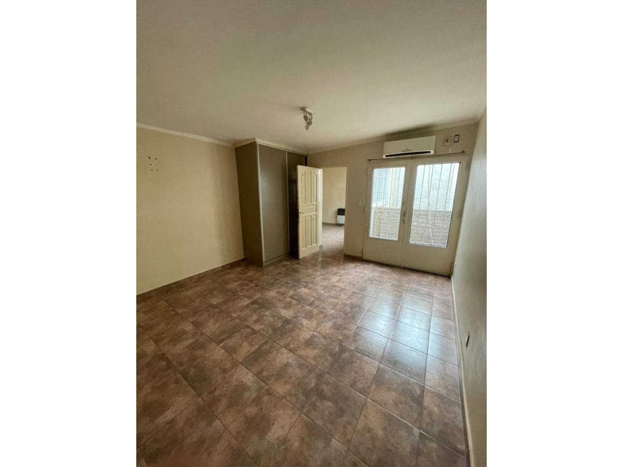 Vendo Casa En El Centro Con Dos Departamentos