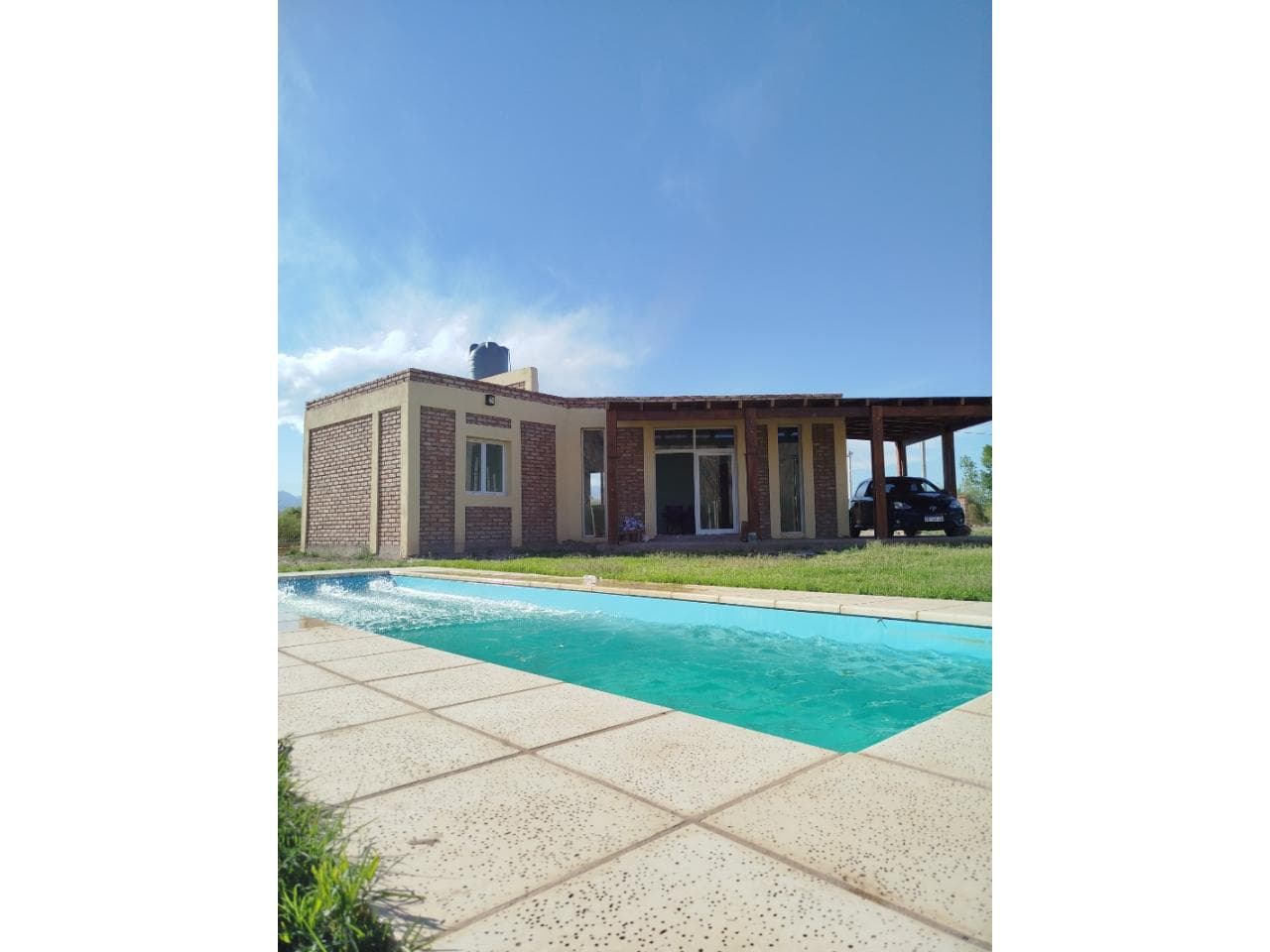 Venta Casa Con Piscina Y Amplio Espacio Parquizado. Zonda