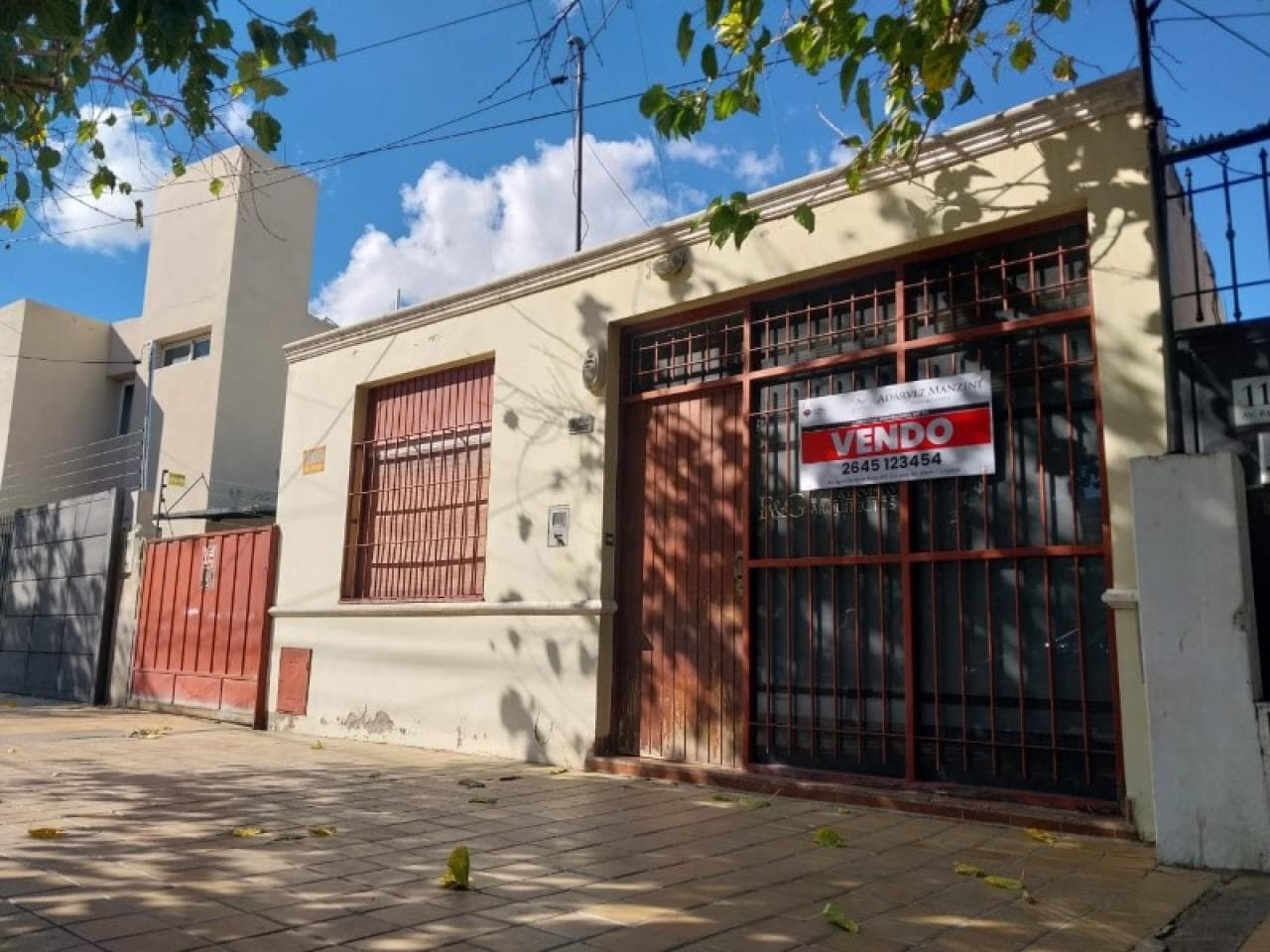 Vendo Casa Con Tinglado Sobre Av. Rioja Zona Comercial Frente A Katsuda