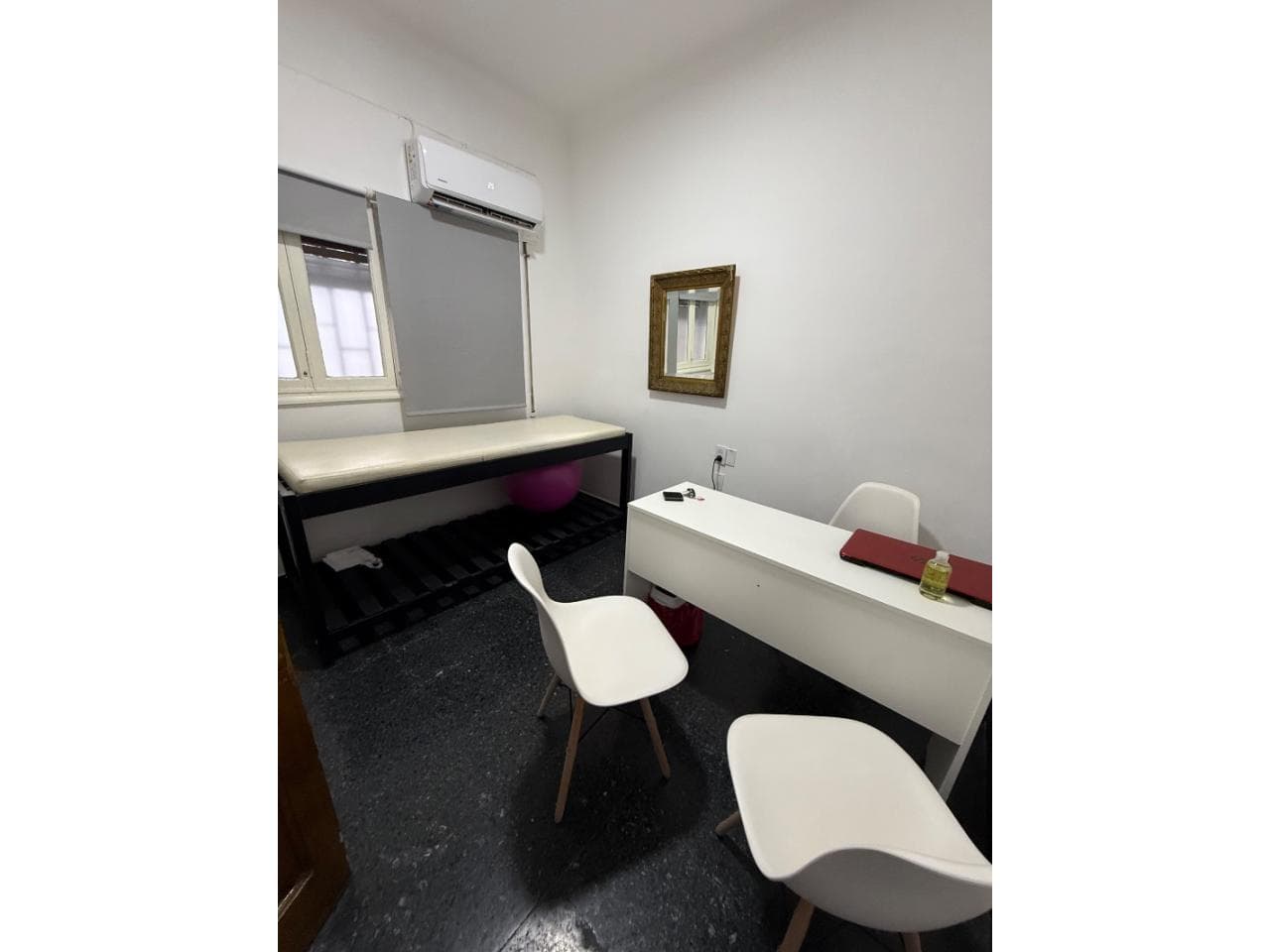 Clínica Habilitada, 7 Consultorios, 2 Salas De Espera Y Fondo