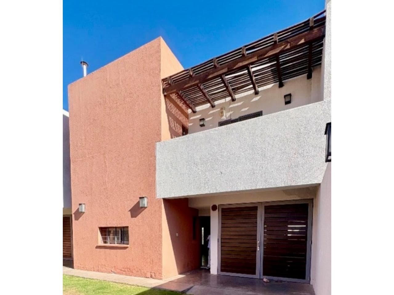 Venta Casa De 2 Plantas, Barrio Privado Tierra De Arenas. Santa Lucia