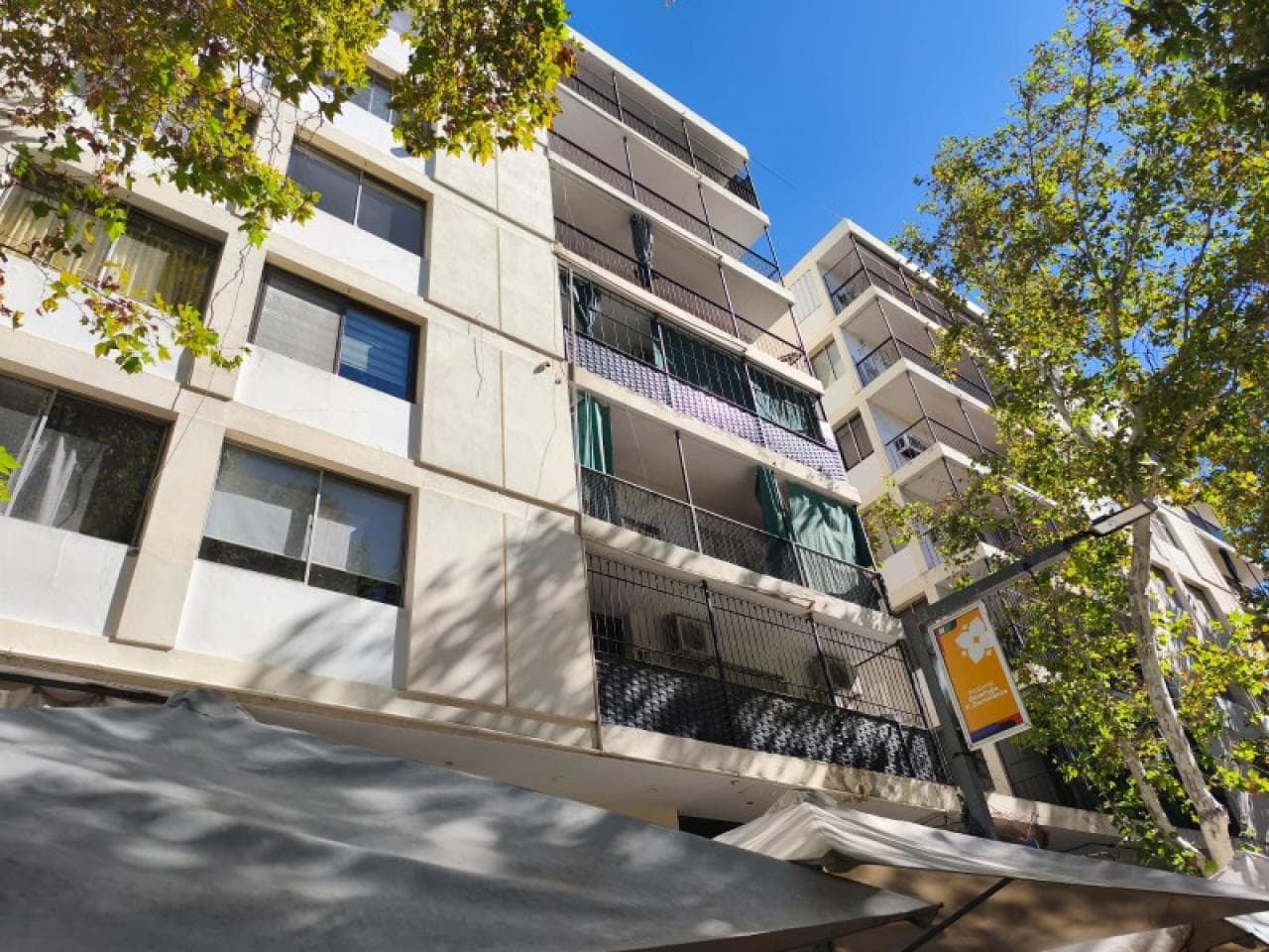 Venta Hermoso, Amplio Y Reformado (a Nuevo) Departamento En Edificio Talacasto. Capital