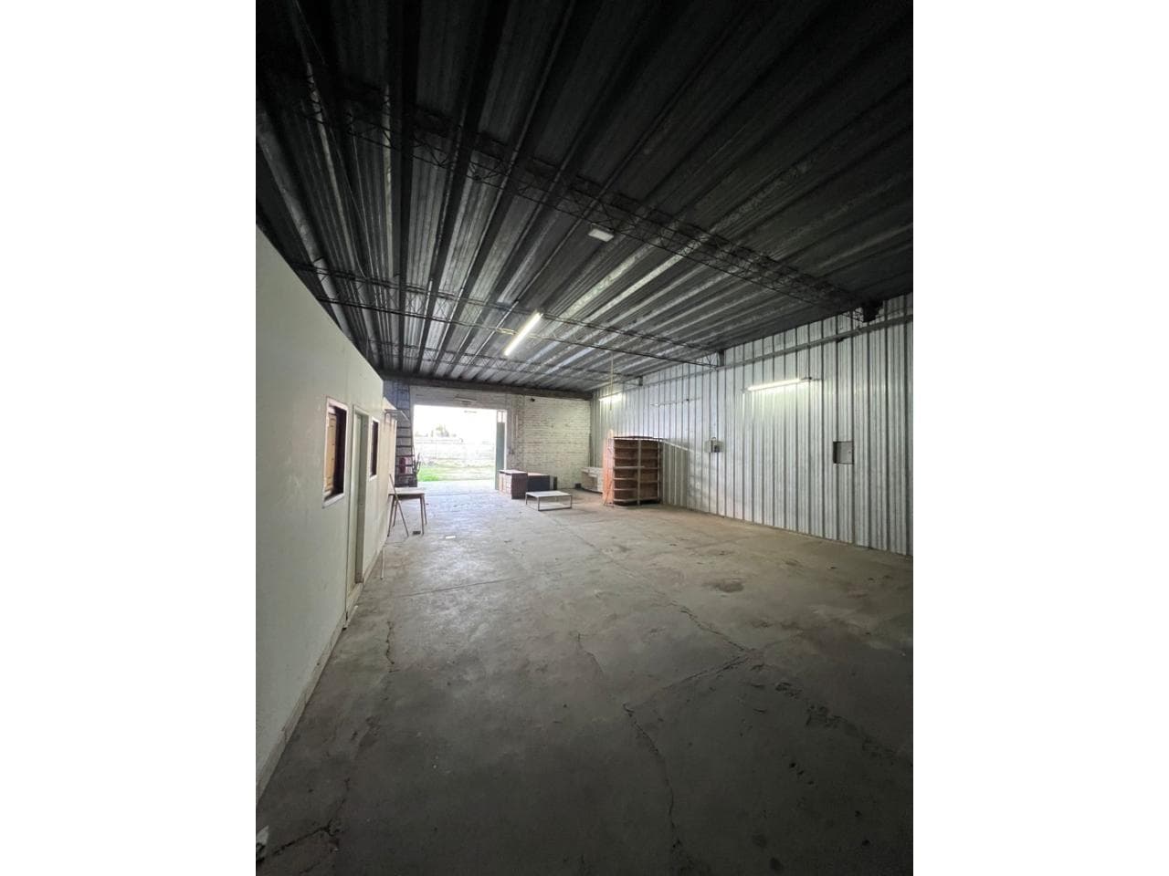 Alquiler Galpón De 140 M2 Con Terreno De 700 M2 Con Oficinas 2 Baños 9 De Julio Antes De Urquiza. Capital