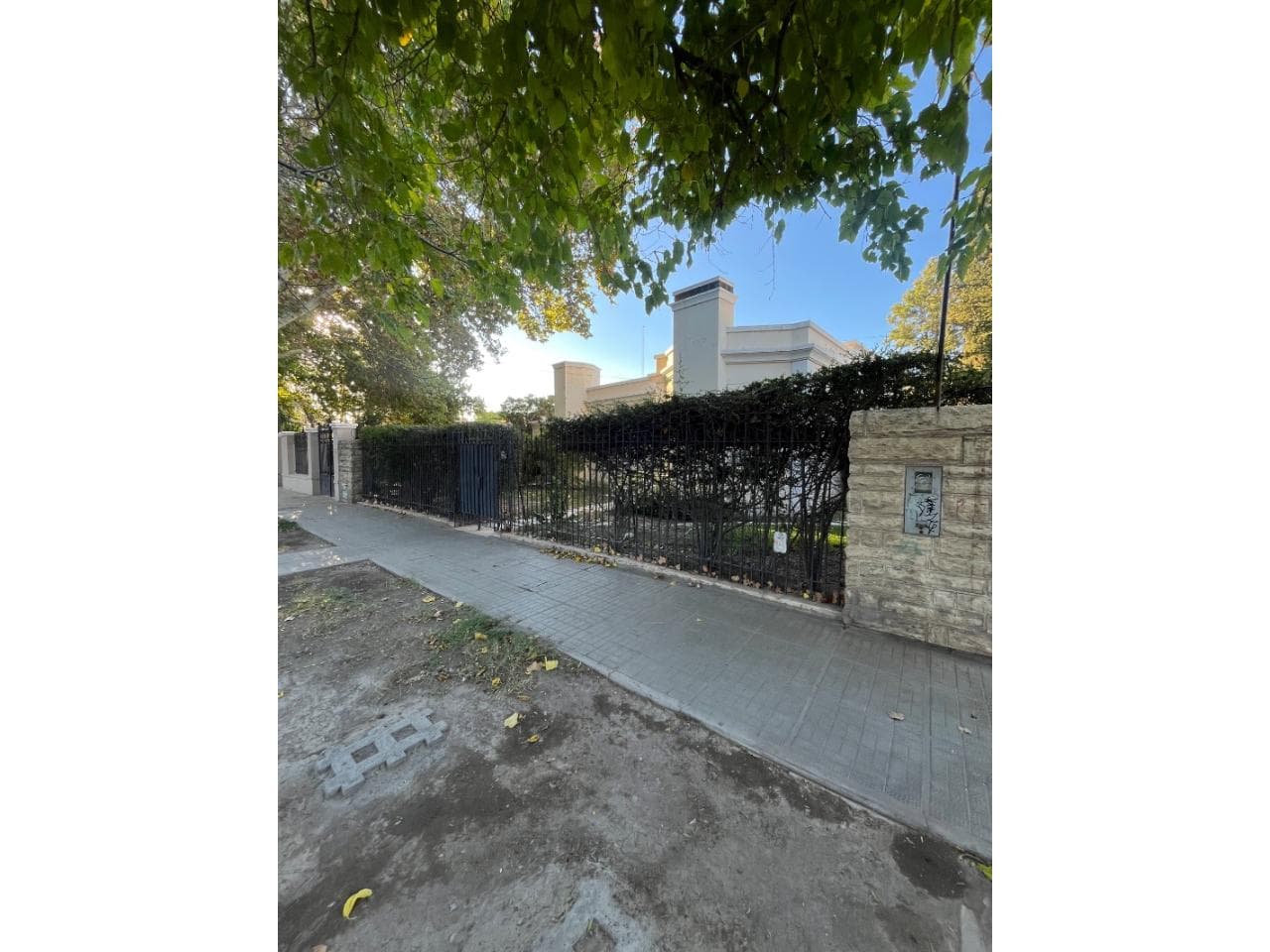 Venta Casa De Categoría Sobre Av. Libertador A Una Cuadra De Plaza De Desamparados Salida A Dos Calles. Capital
