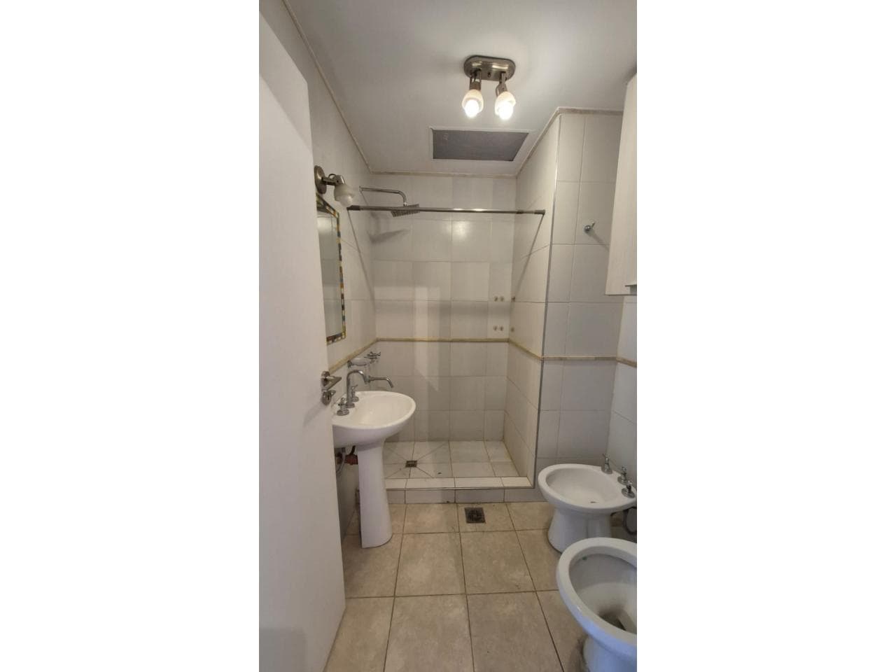 Alquiler Departamento 1 Dormitorio En Capital Con Cochera Y Patio