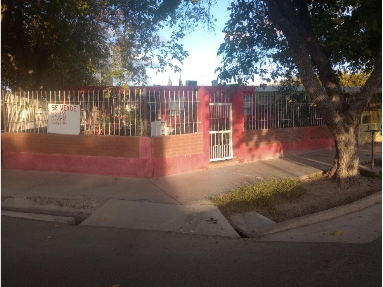 Venta Casa Esquina En Barrio Foeva