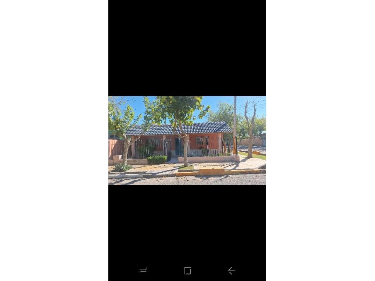 Venta Casa Esquina, En Barrio Residencial, Entrada, "los Troncos". Casa Esquina Amplia. Sta Lucia