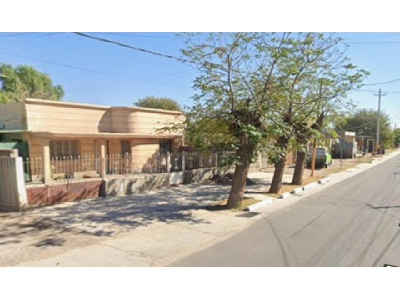 Venta. Casa En Excelente Zona. 1.320 M². Santa Lucia
