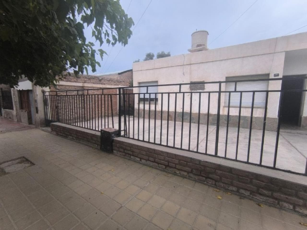 Venta De Amplia Casa Con 4 Dormitorios. Rawson