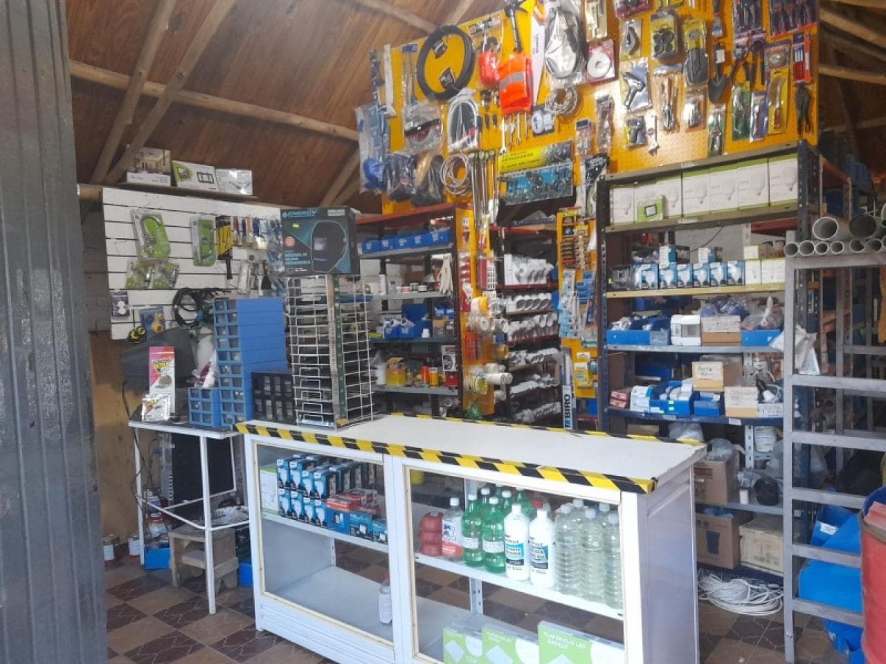 Vendo Ferreteria Funcionando