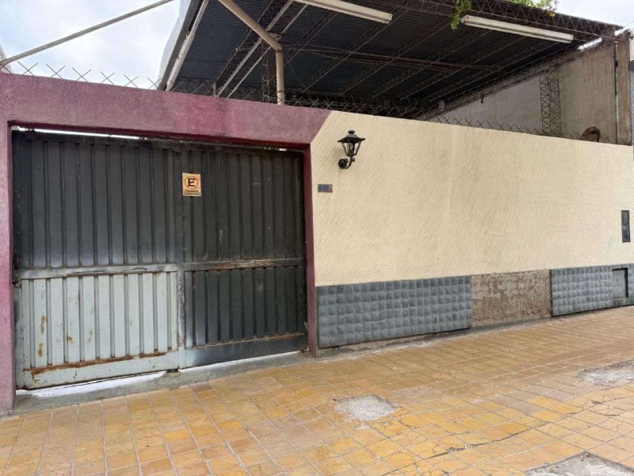 Alquiler Galpón 50 Mtrs. De Centro Cívico. Mitre Entre España Y Salta ( Ideal Estacionamiento )
