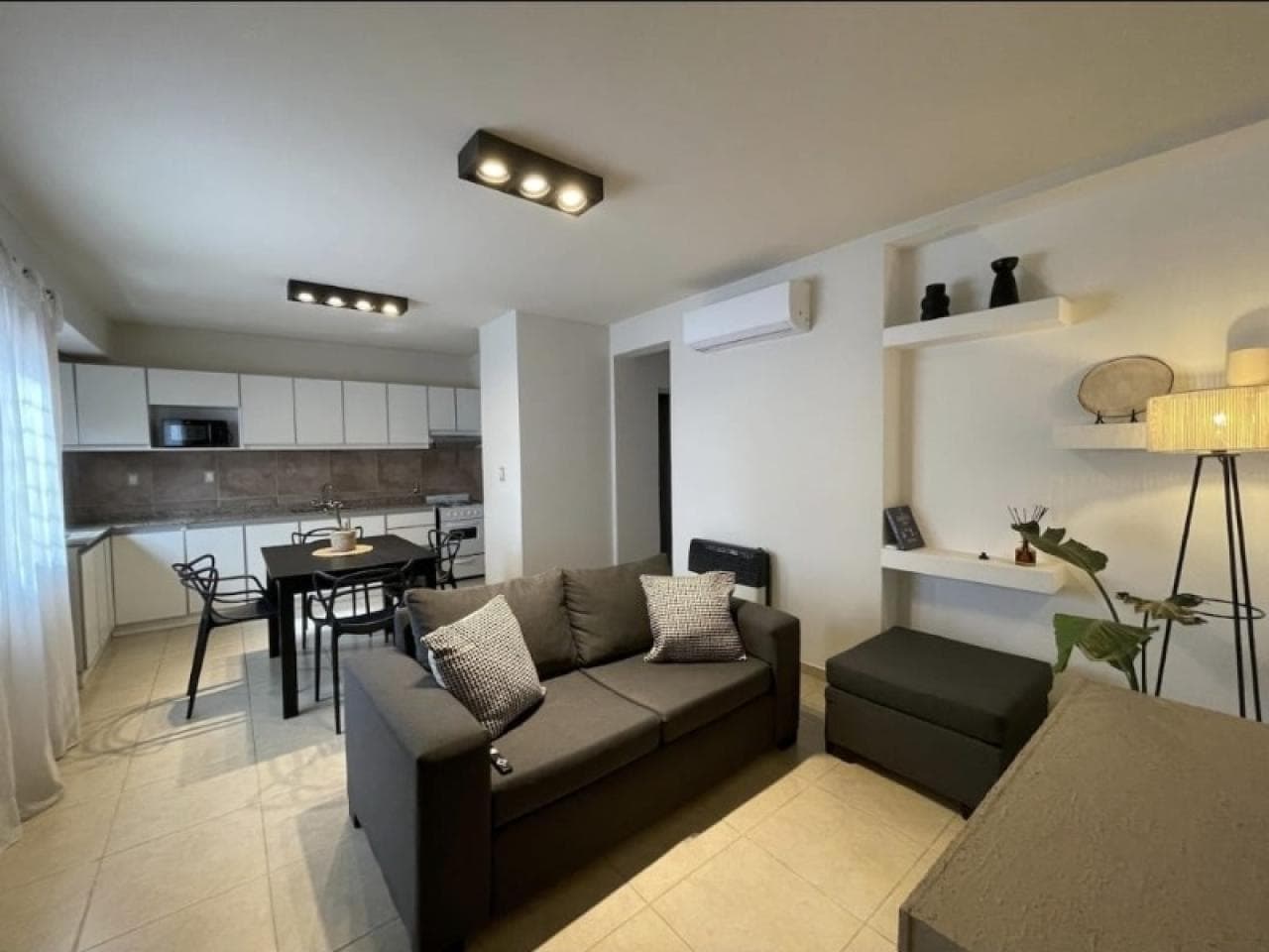 Alquiler Departamento Amoblado En Alquiler  Av. Córdoba Y Urquiza