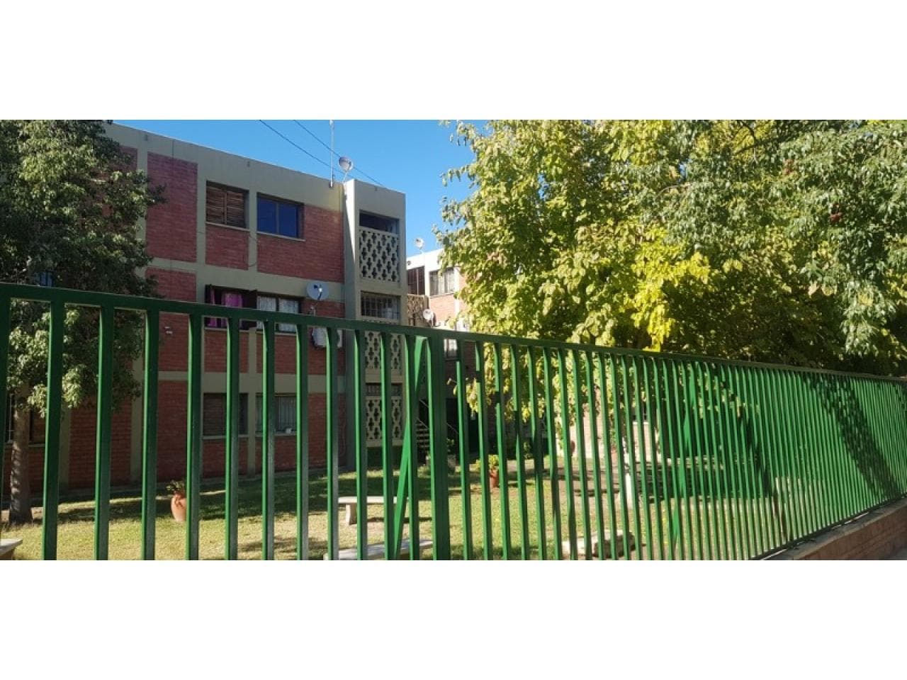 Alquiler. Departamento En Calle Balaguer A Metros De Av. Libertador En Santa Lucia