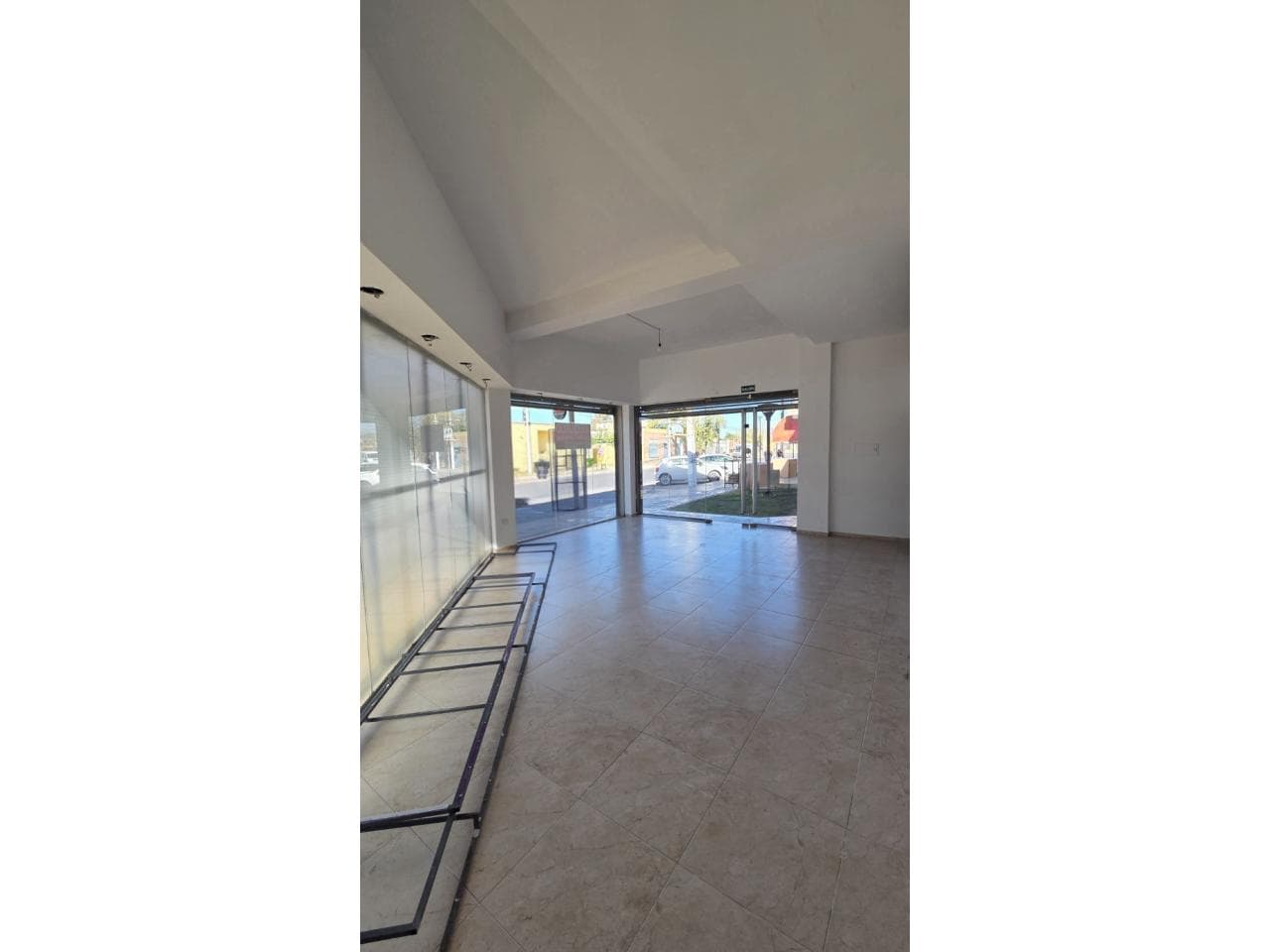 Alquiler. Salón Comercial. Rivadavia