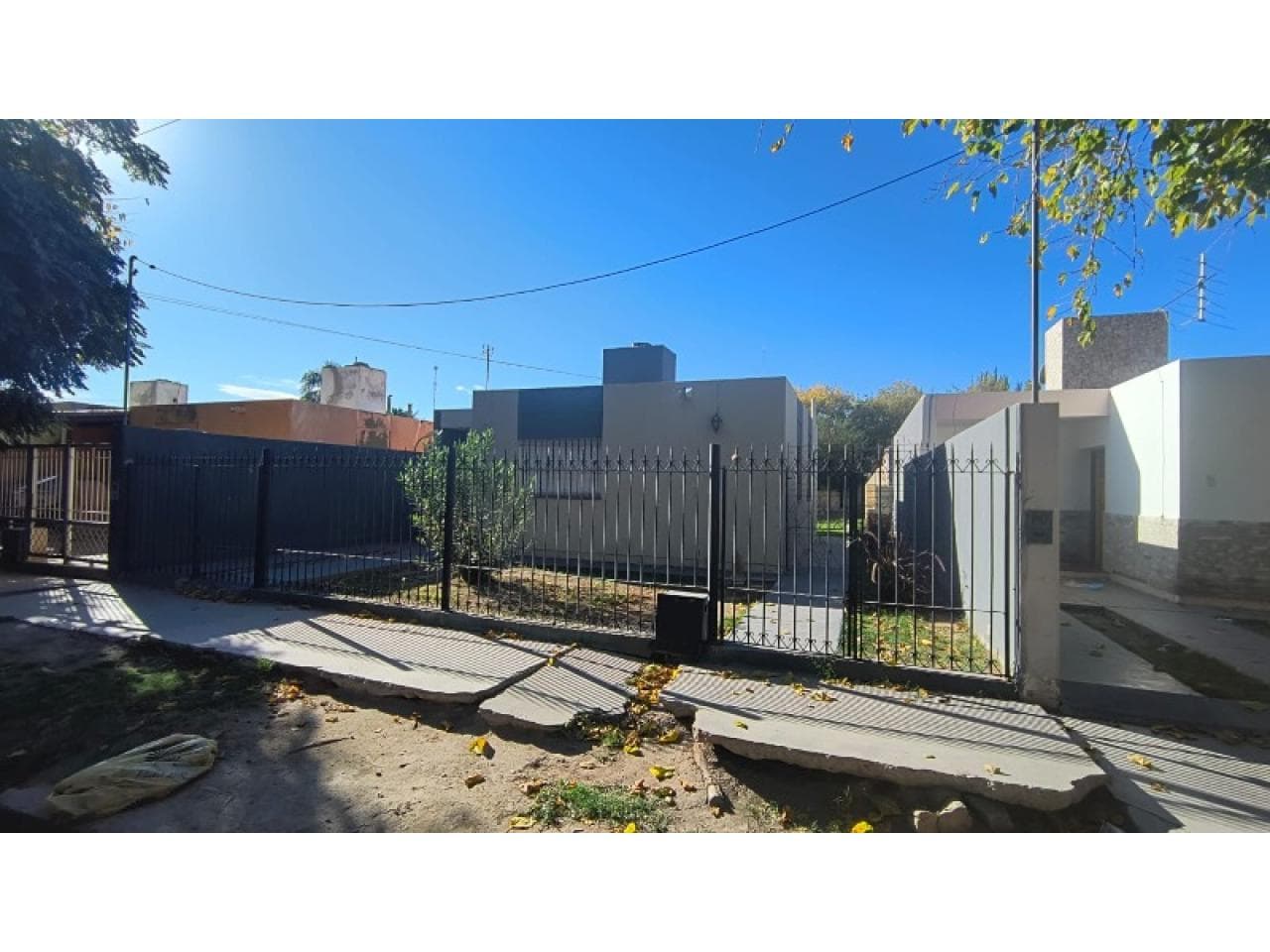 Venta Casa Santa Lucia, A Metros De Libertador Barrio Balcarce  3 Dormitorios Reciclada.