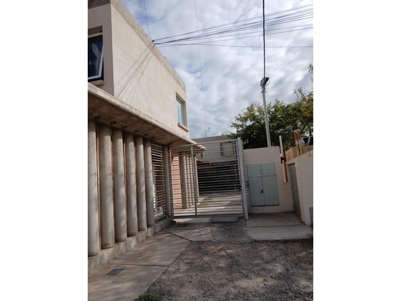 Alquiler. Departamento 1° Piso 1 Dormitorio. Cochera. Rivadavia