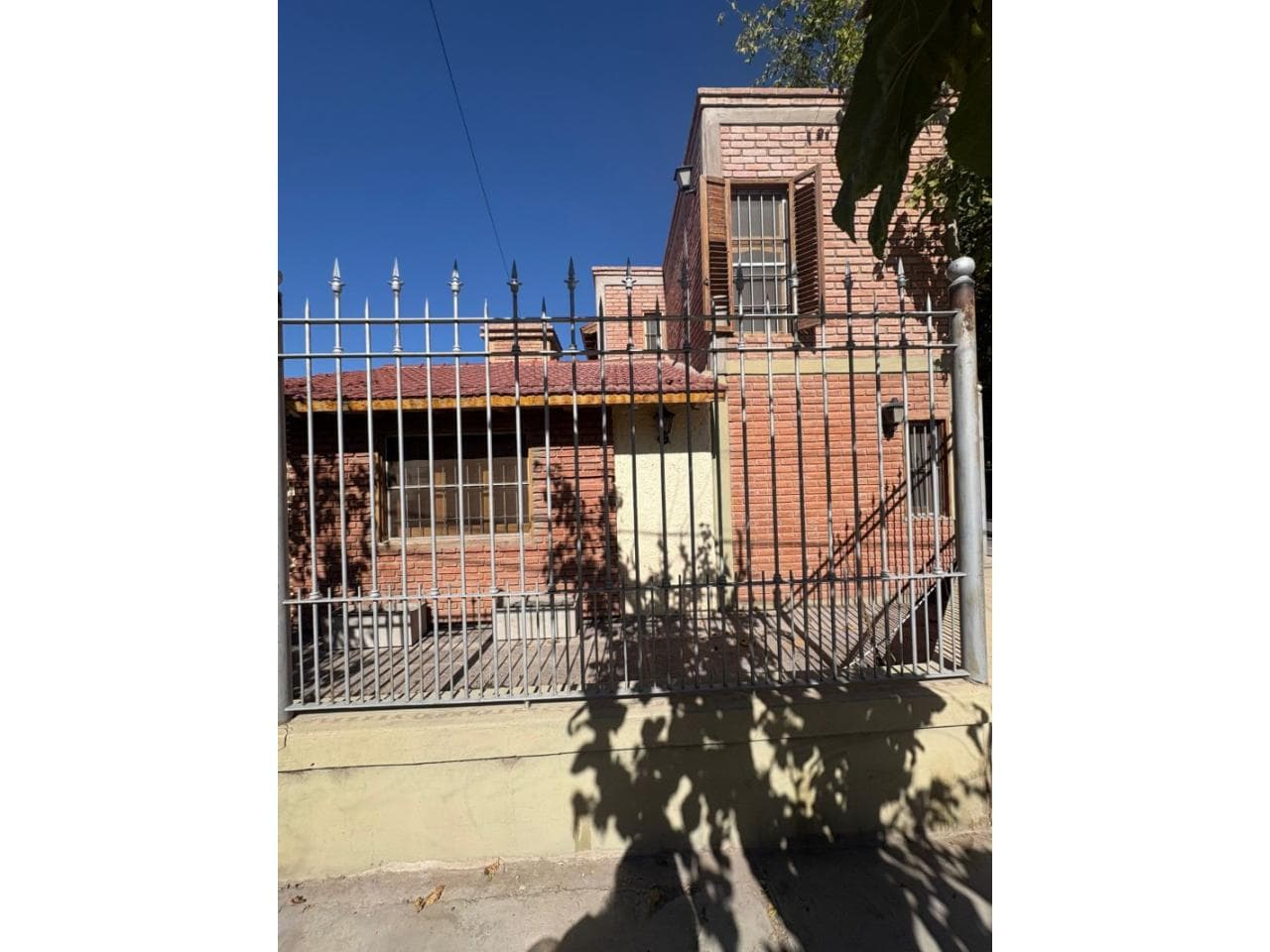 Venta - Casa Esquina De 4 Dormitorios - Barrio Solares 4 - Capital