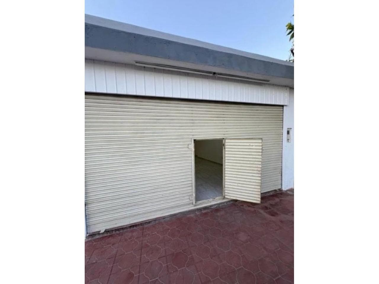 Se Alquila Salón Comercial Sobre Calle Arenales Entre San Miguel Y Soler 1 Oficina 1 Baño