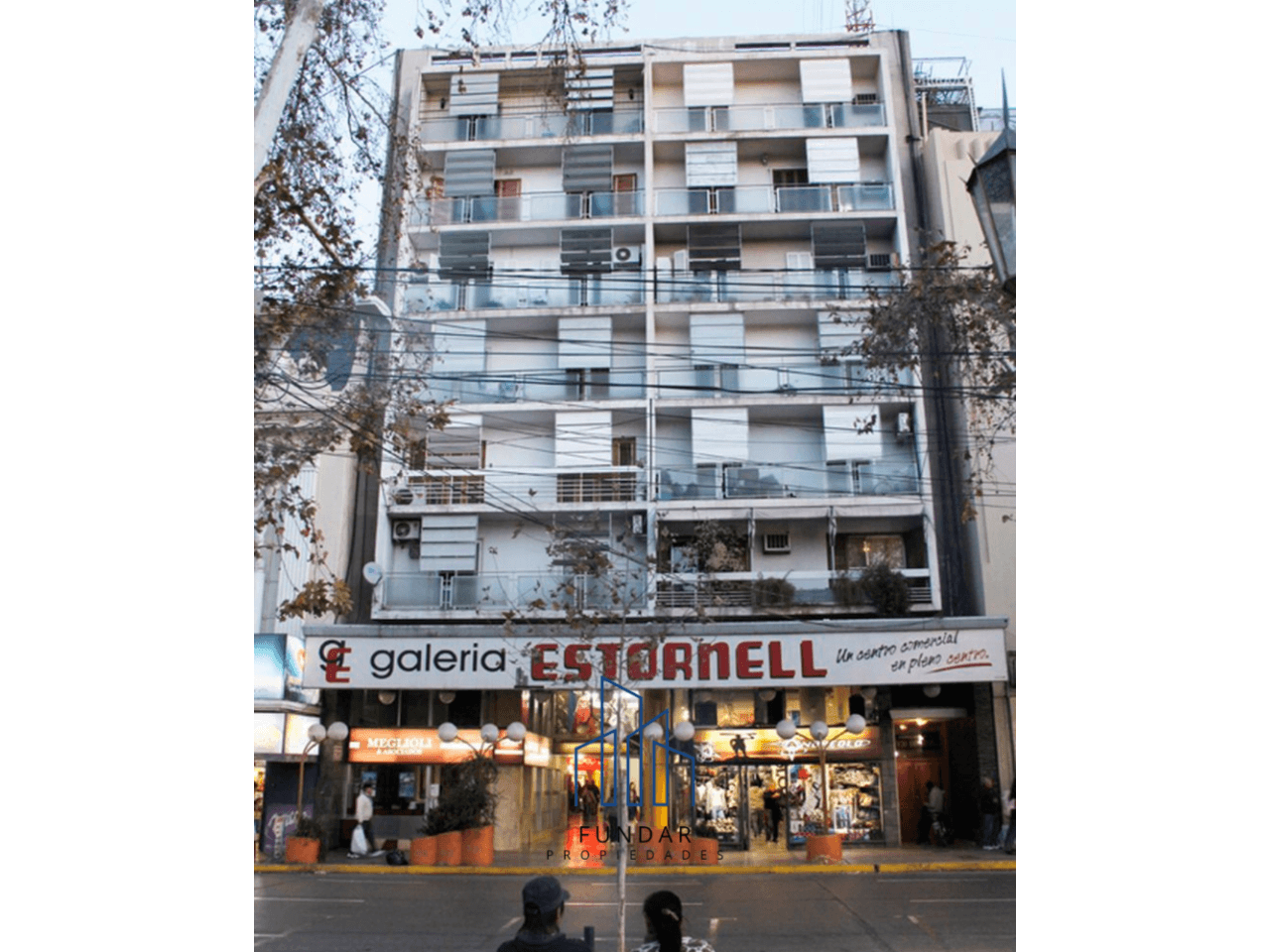 Alquiler Departamento 3 Dormitorios En Edificio Estornell. Capital
