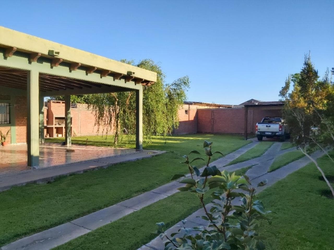 Titular -- Venta Casa 2 Dormitorios, 2 Baños, Amplio Parque, Lista Para Escriturar