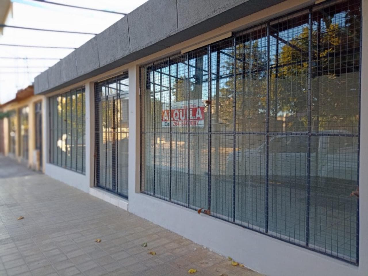 Alquiler. Salon Comercial. Caucete