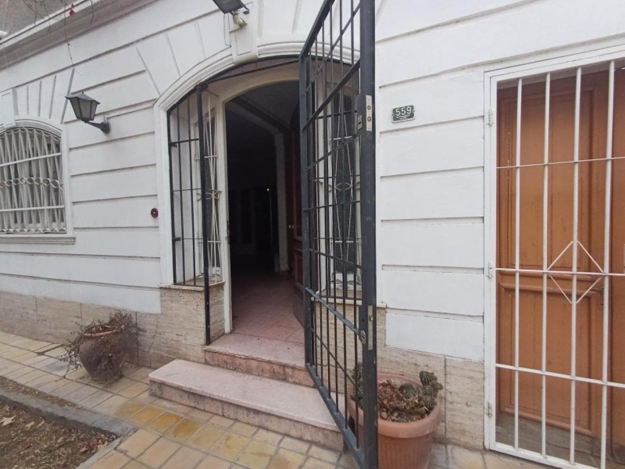 Red Inmobiliaria Ivan Orozco Vende Casa En Calle 25 De Mayo A 50m De Salta.
