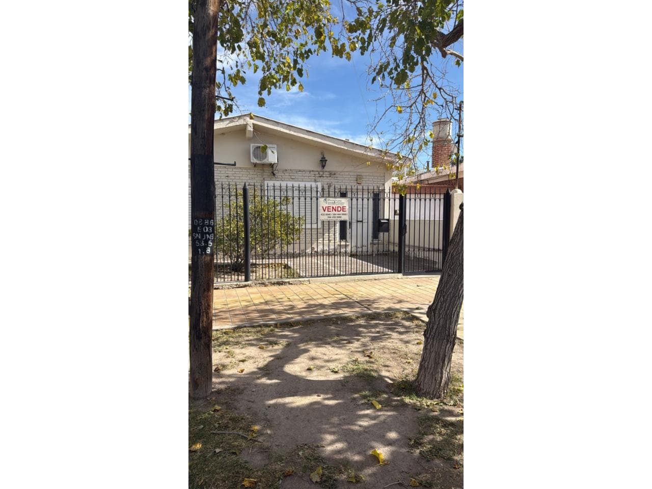 Venta Casa B° Santa Teresita, 3 Dormitorios, Living Amplio, Baño, Galeria Y Cochera. 165.000 Usd/2646296308