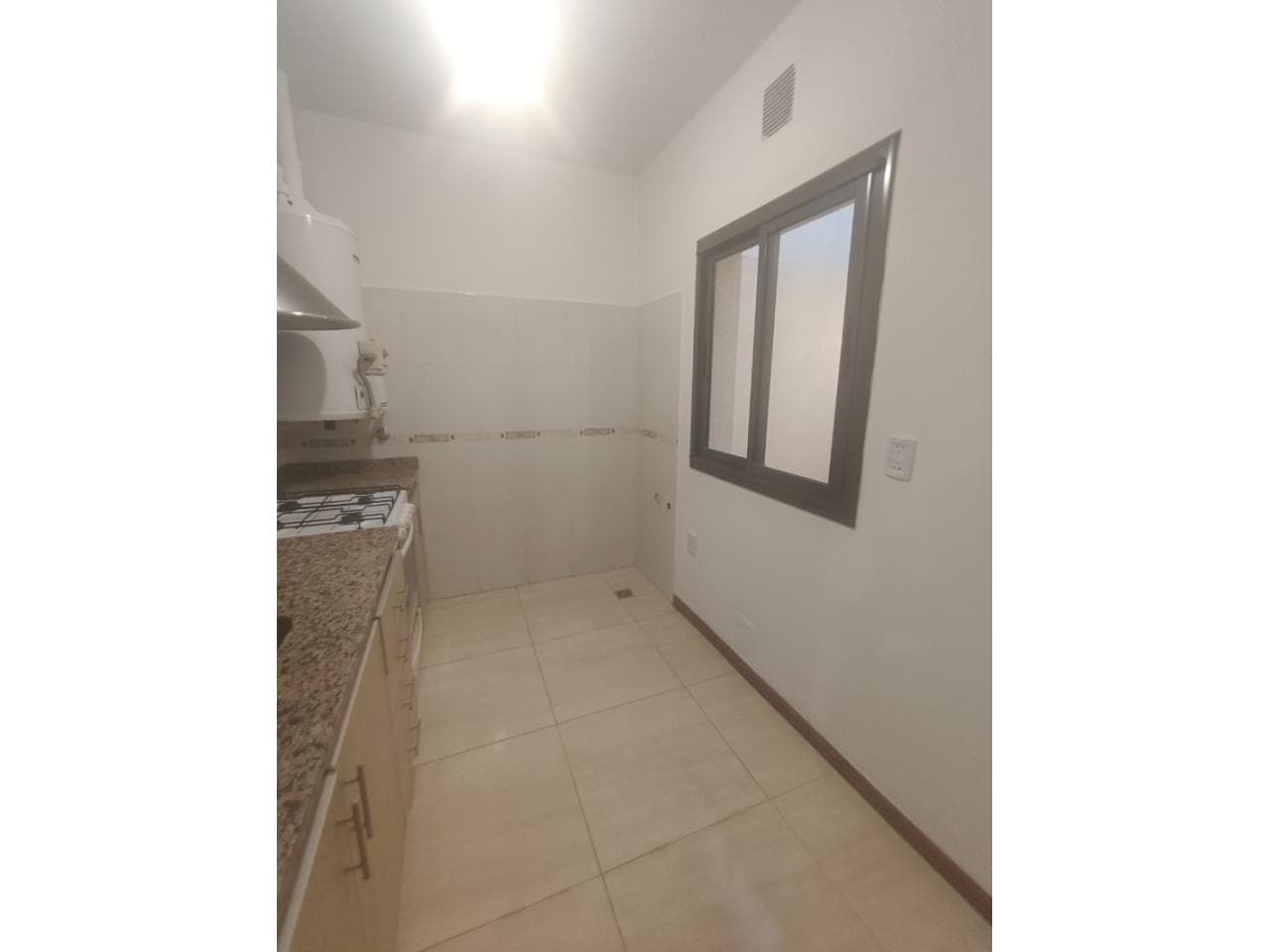 Alquiler Departamento 2 Dorm Planta Baja Con Patio Y Cochera. Capital
