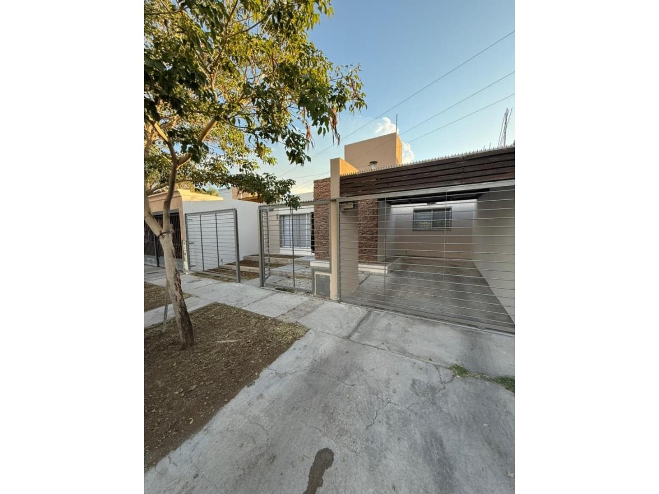 Se Alquila Casa 3 Dormitorios 1 Baño Cochera Y Patio En Barrio Mutual Banco San Juan Sobre Calle Matías Zavalla