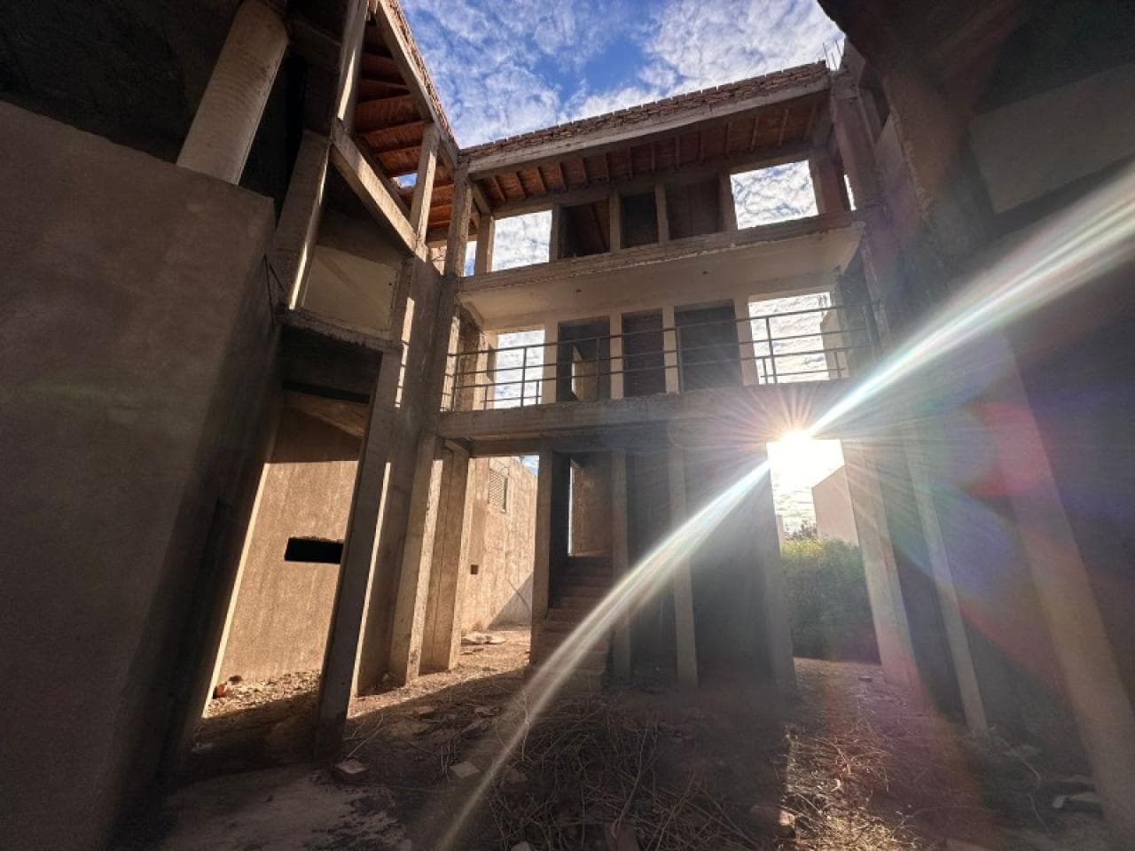 Venta 6 Dptos Y 4 Locales Comerciales; Avance De Obra 40% Usd 410.000 Tel: 2645641149/ 2646296308
