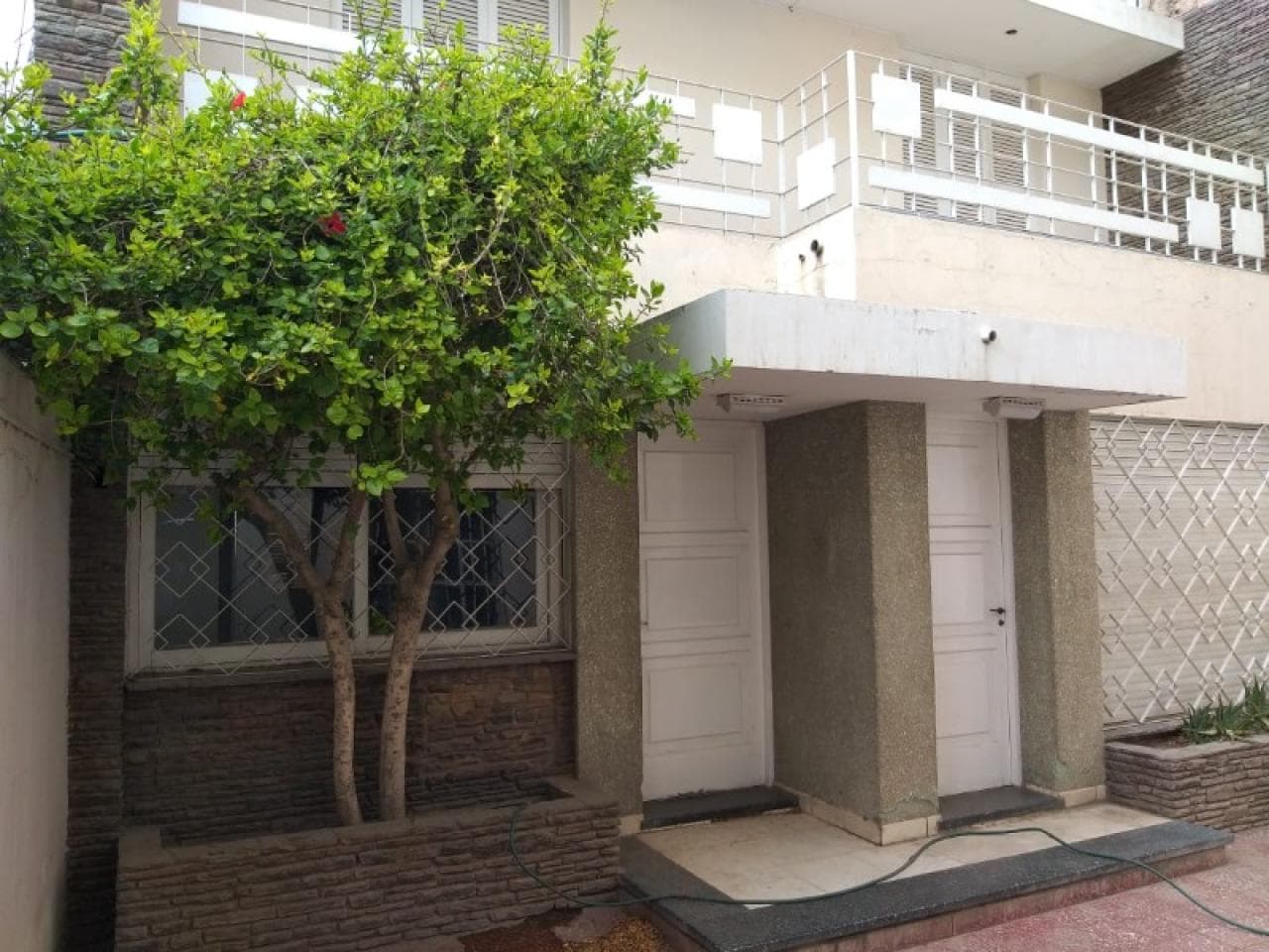 Oportunidad: Amplia Casa Interna En San Juan Microcentro Con Depto Independiente, Patios Y 4 Dormitorios