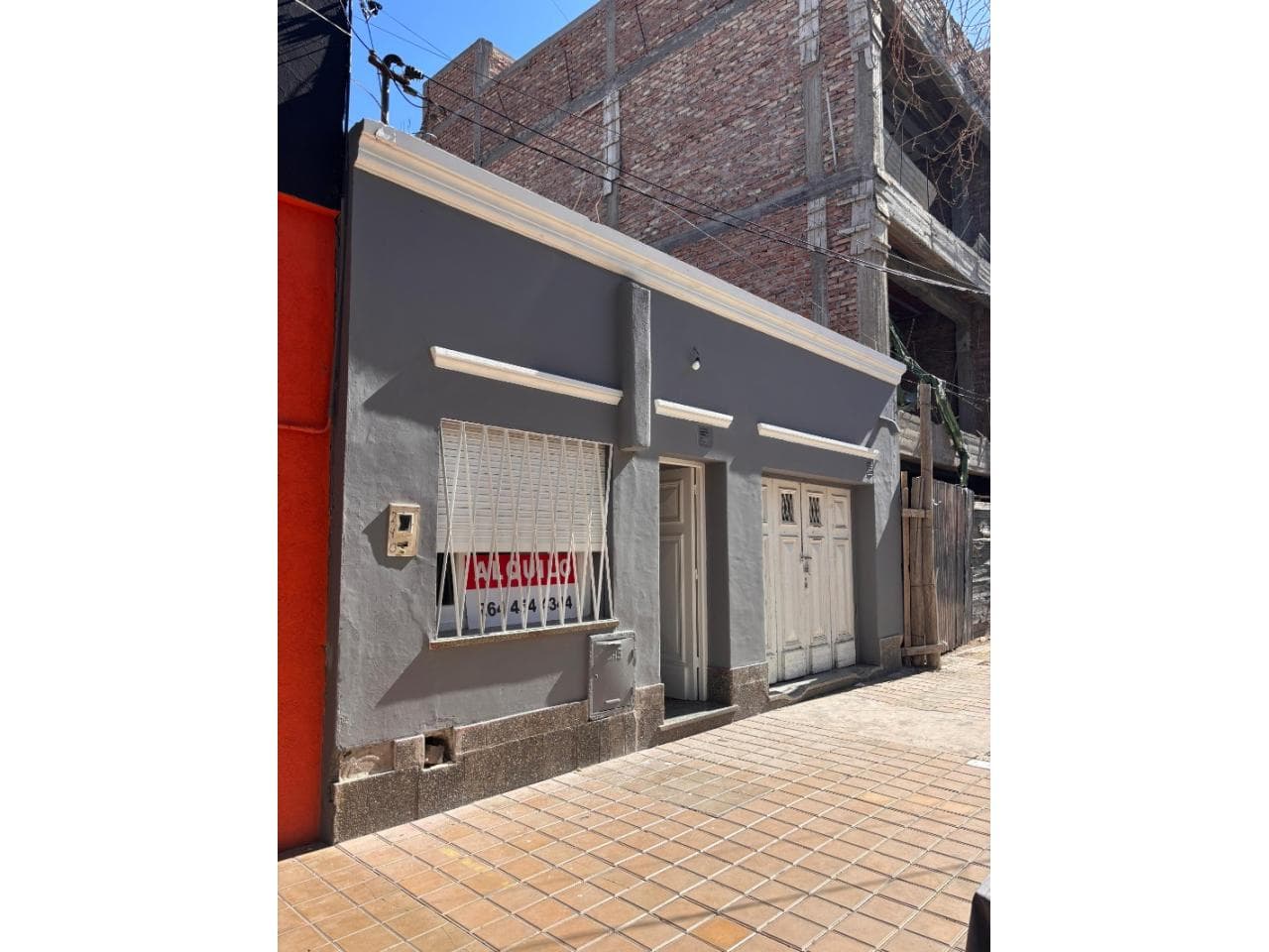 Alquiler Salon Comercial - Con Baño Y Gas Natural- 2.5 X 6 - S/ Las Heras Frente Al Parque. Al Lado Bco Sj-