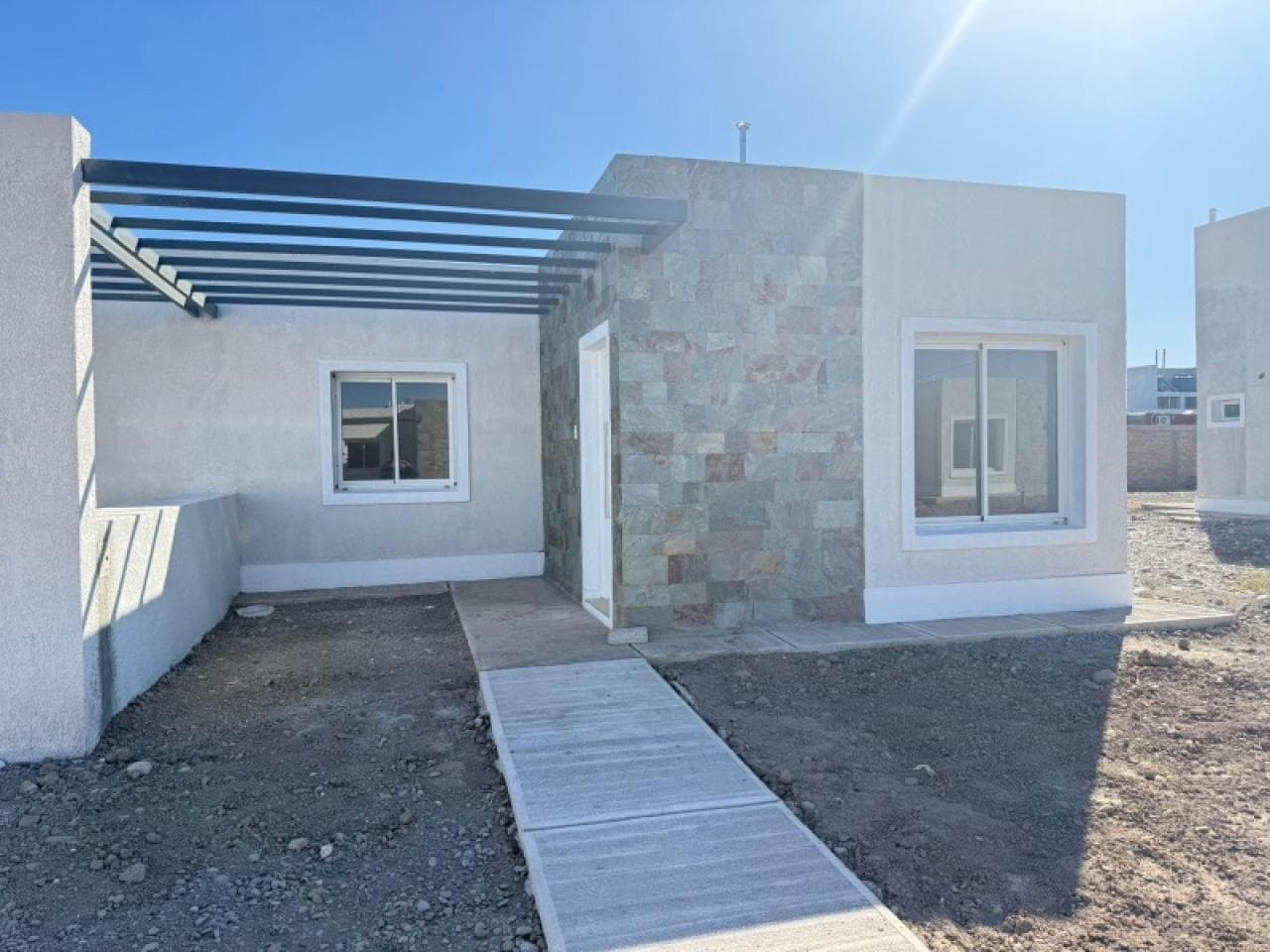 Venta Hermosa Casa A Estrenar En Barrio Natania 65 Semi Privado - Rivadavia