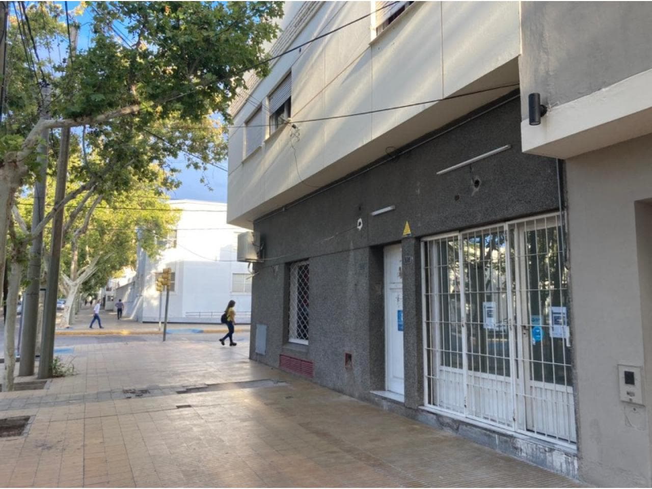 Alquiler Local Comercial Capital, Gral Paz Y Entre Rios. Posee Planos P/ Habilitaciones. $400.000. Tel. 264 6296308