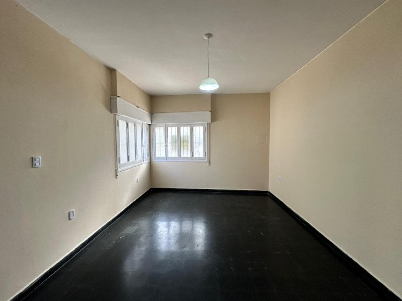 Alquiler Excelente Casa Céntrica De 3 Dormitorios Ideal Para Oficinas O Vivienda.