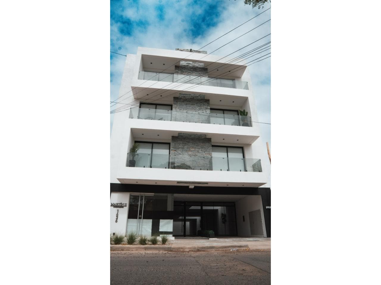 Alquiler - Departamento De Categoría Una Habitación A Metros De Parque De Mayo - Capital