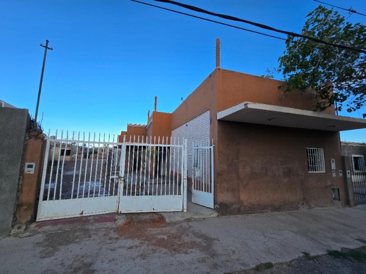 Venta - Amplio Terreno Capital 1.550 M² Con Casa A Remodelar  A 200 Mts De Circunvalación