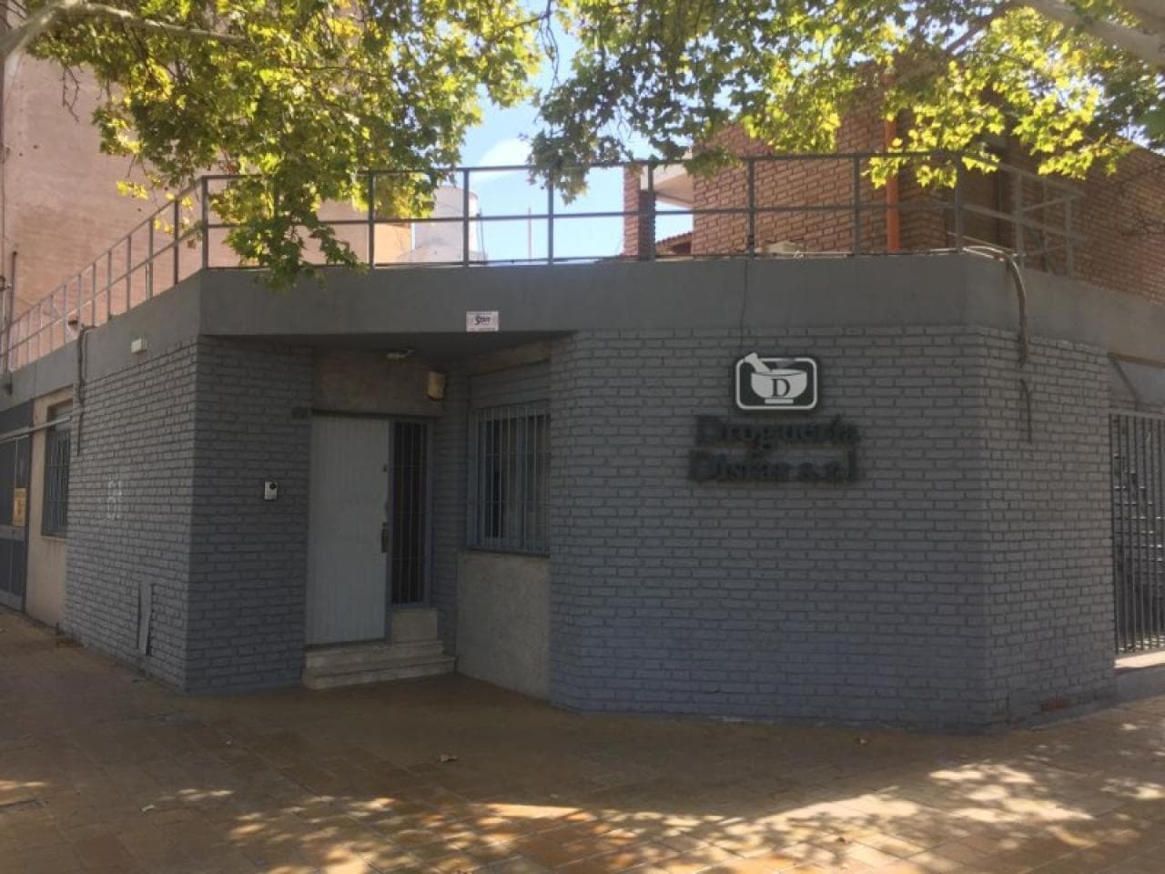 Alquiler. Casa Cordoba Esquina Catamarca