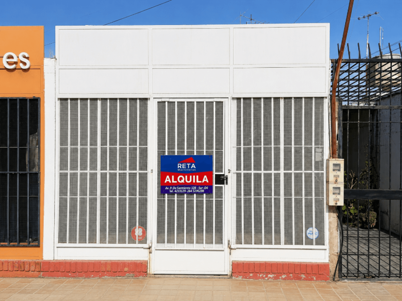 Alquiler. Local / Salón Comercial 25m2 En Calle Boulevard Sarmiento De 25 M2. Villa Krause, Rawson.
