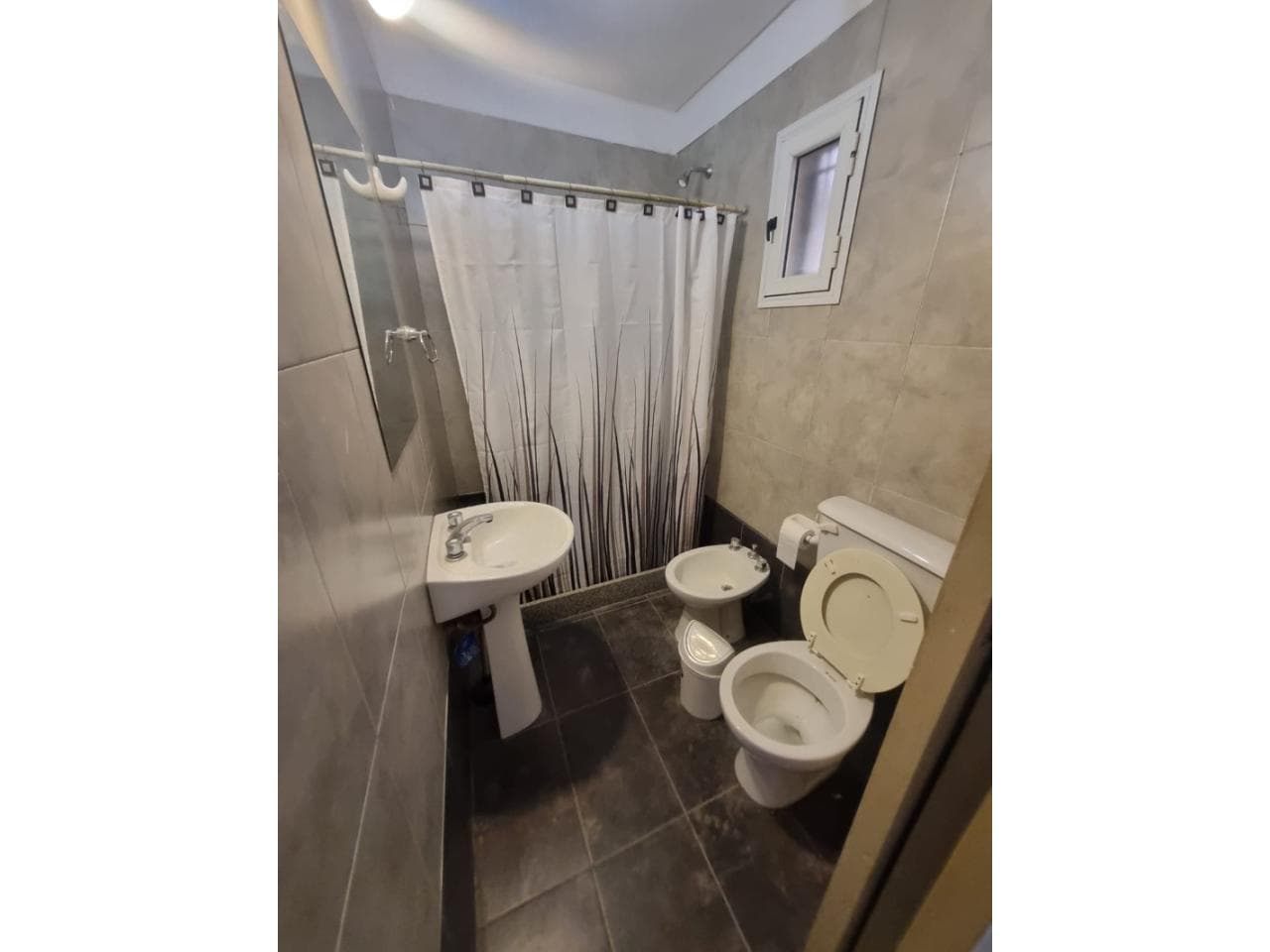 Alquiler Departamento Planta Baja Con Cochera 2 Dormitorios Y 2 Patios