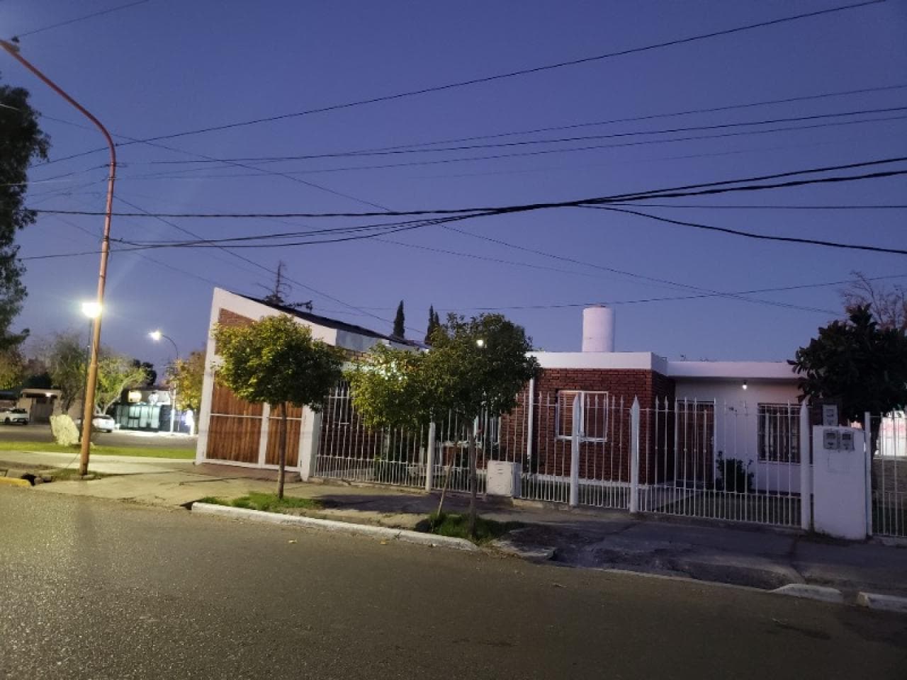 Alquiler Casa En B° Smata, 3 Dormitorios, Todos Los Servicios, Garage Cerrado Y Mucho Mas. Capital