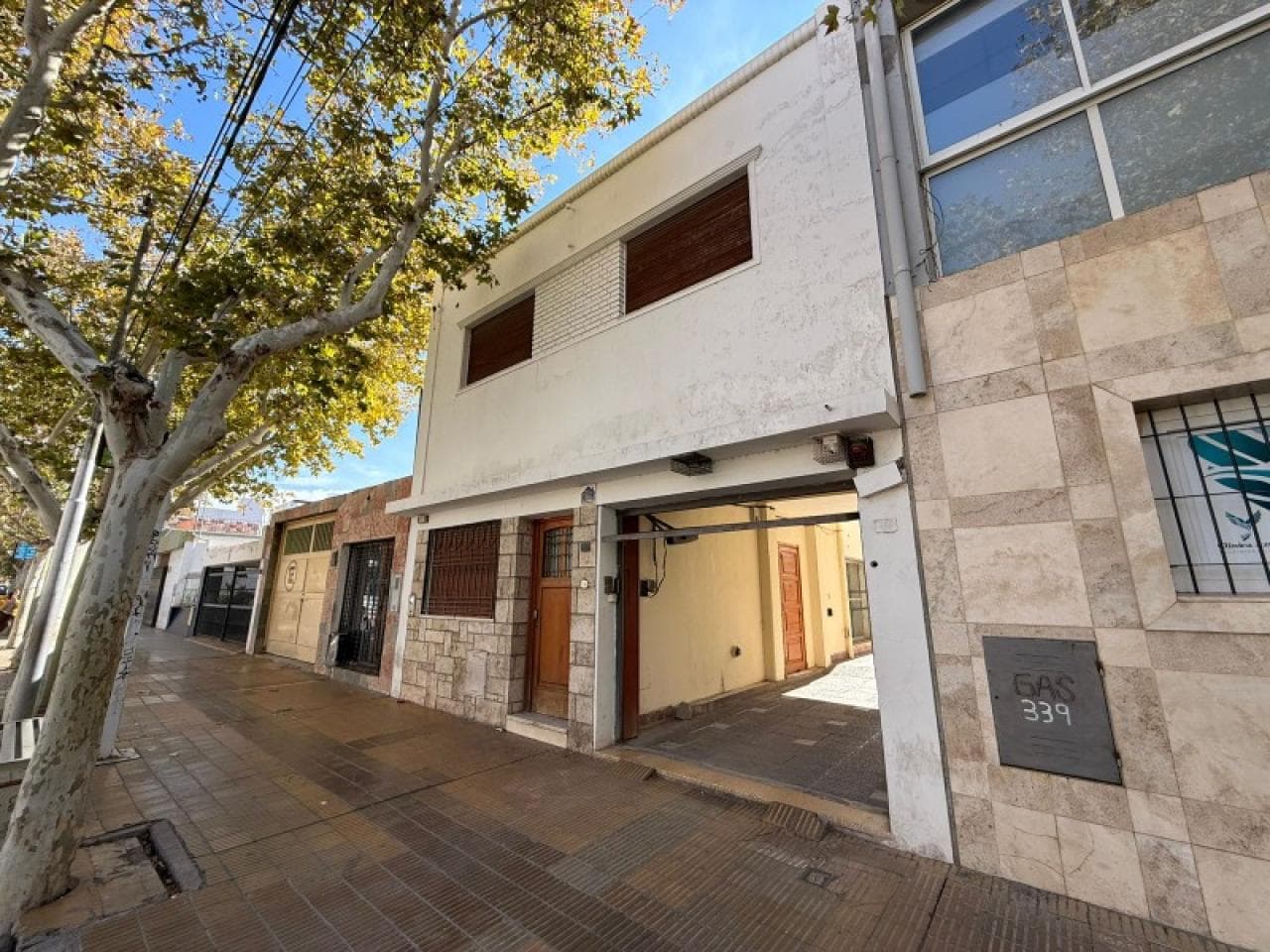 Alquiler Oficinas Microcentro Santa Fe Y Catamarca; Distribuidas En Dos Plantas; Sala De Reunión; $1.500.000