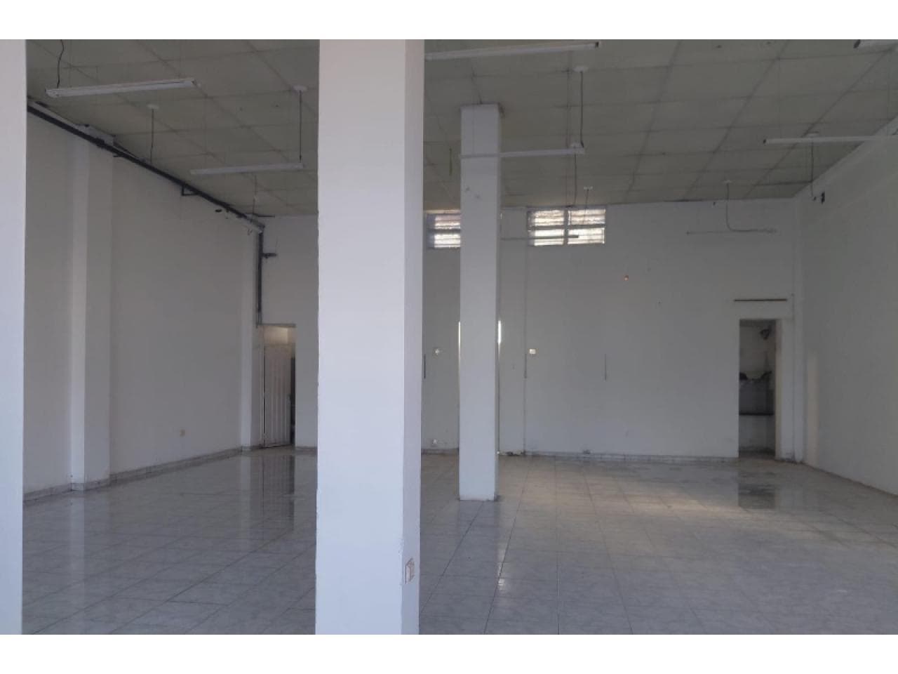 Alquiler De Salon Comercial En Rawson - D22