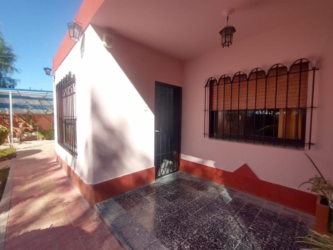 Se Vende Casa De Material En Muy Buen Estado Con Gran Terreno