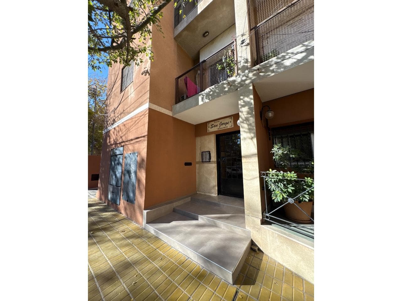 Departamento 2 Habitaciones, 2 Piso, Ascensor, Vista A Calle Mendoza