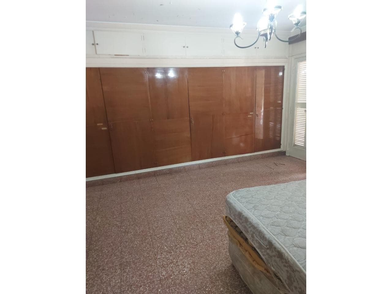 Dño Vende  Casa En Av. Ig. De La Roza Al 500 3 Dormitorios 2baño, Cocina Comedor, Cochera Patio A Cuadra De Centro Cívic