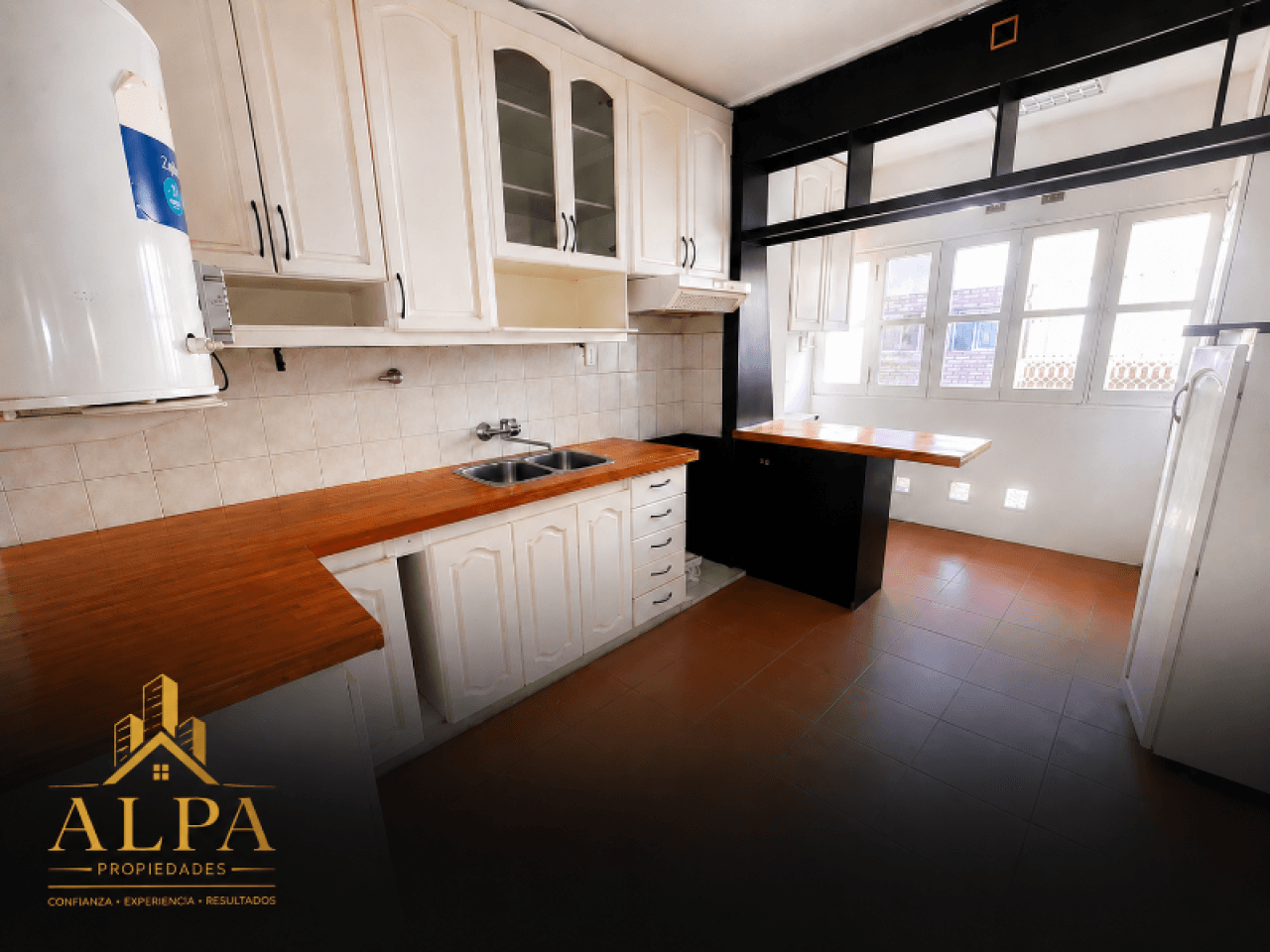 Venta De Departamento, Excelente Ubicación. Rivadavia