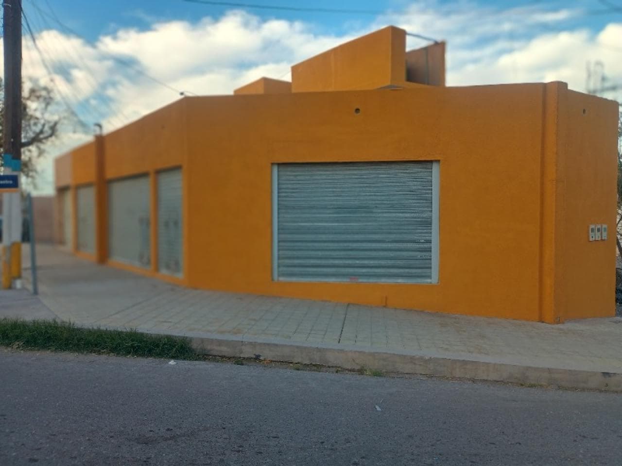 Alquilo Salón Comercial. Rawson